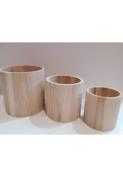 DE 3 CUBILETES DE MADERA